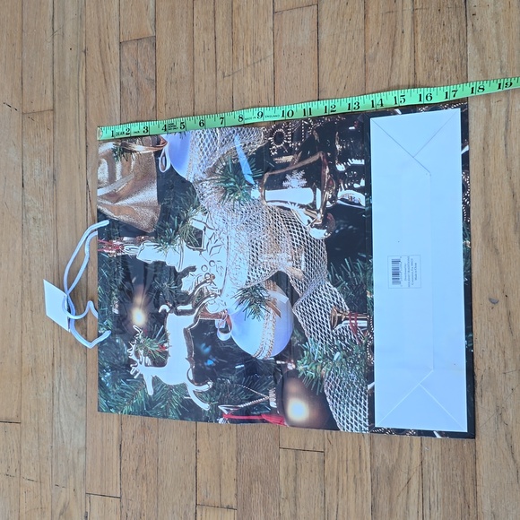 Set of 3 Holiday Gift Bags Santa Claus Gift Bags Christmas Gift Bags Gift Wrap - Picture 5 of 9